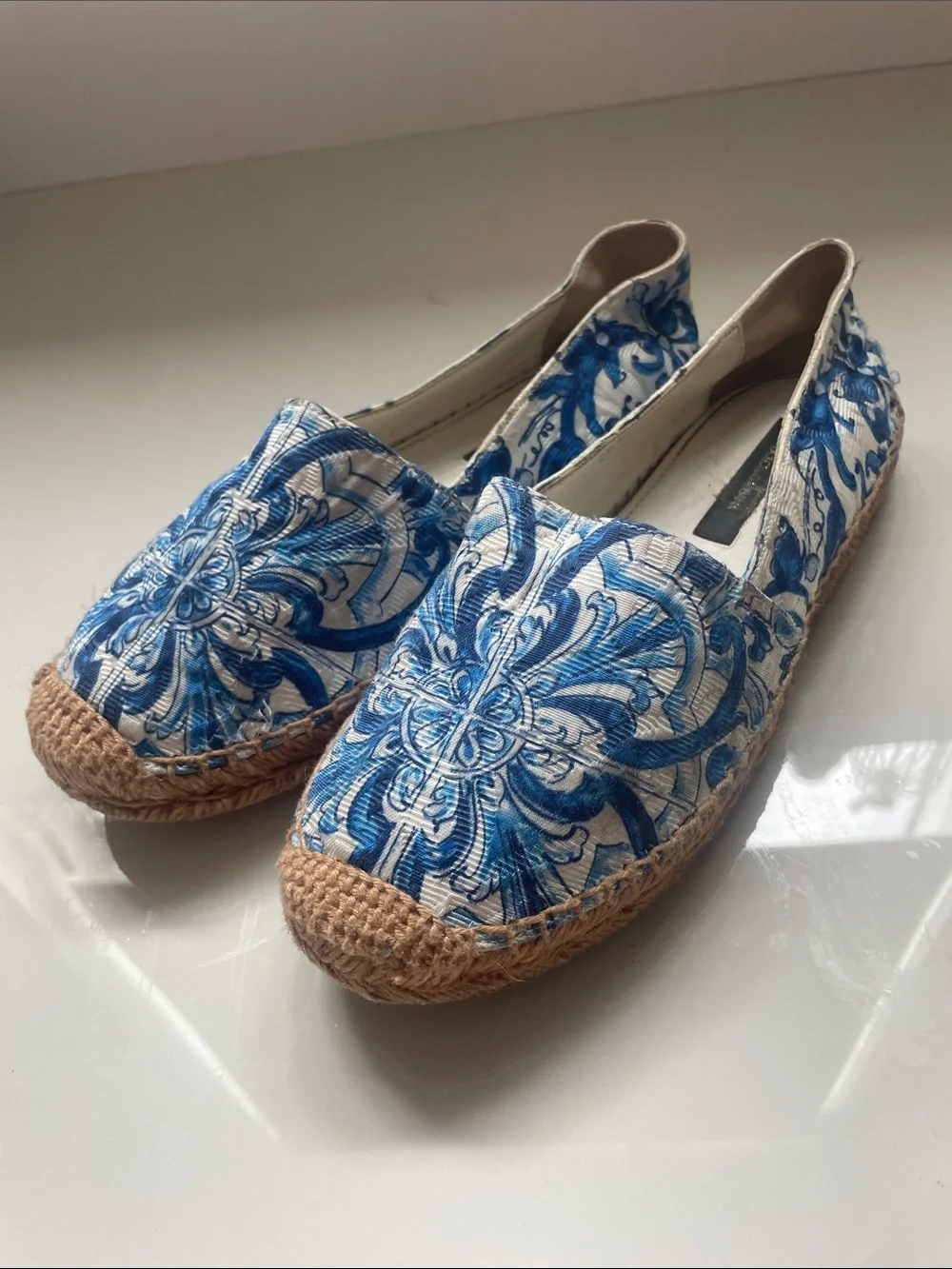 Dolce & Gabbana Blue and white maiolica canvas slip on espadriles sz 36